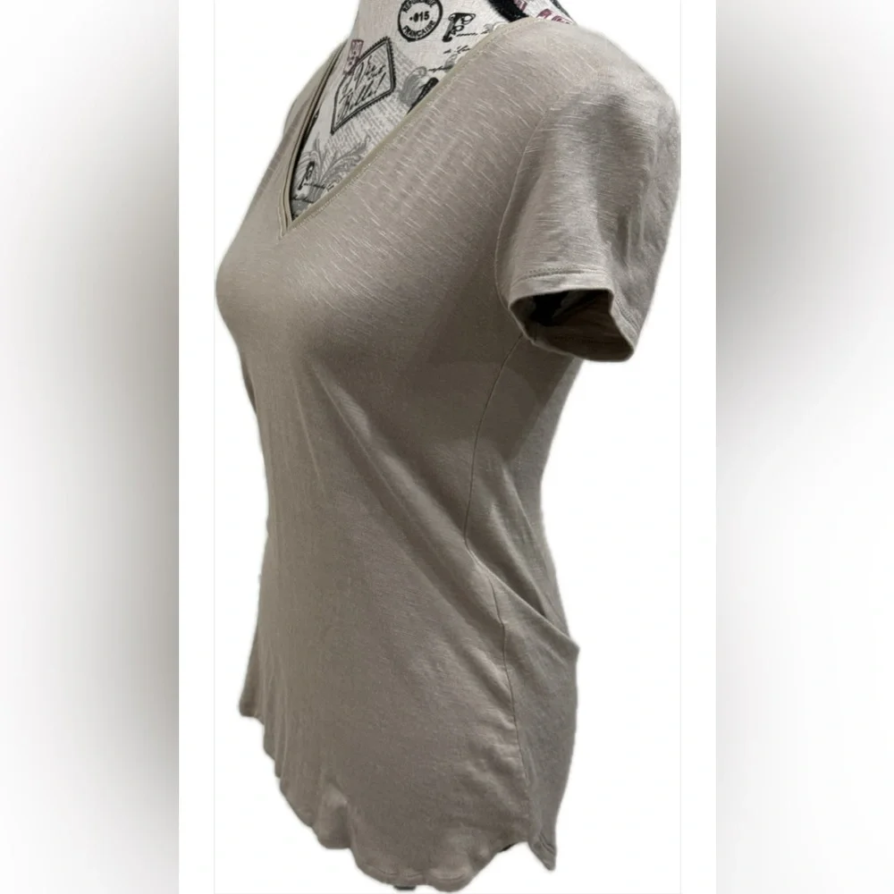 White House Black Market Beige V-Neck Short Sleeve Tee - Picture 2 of 13